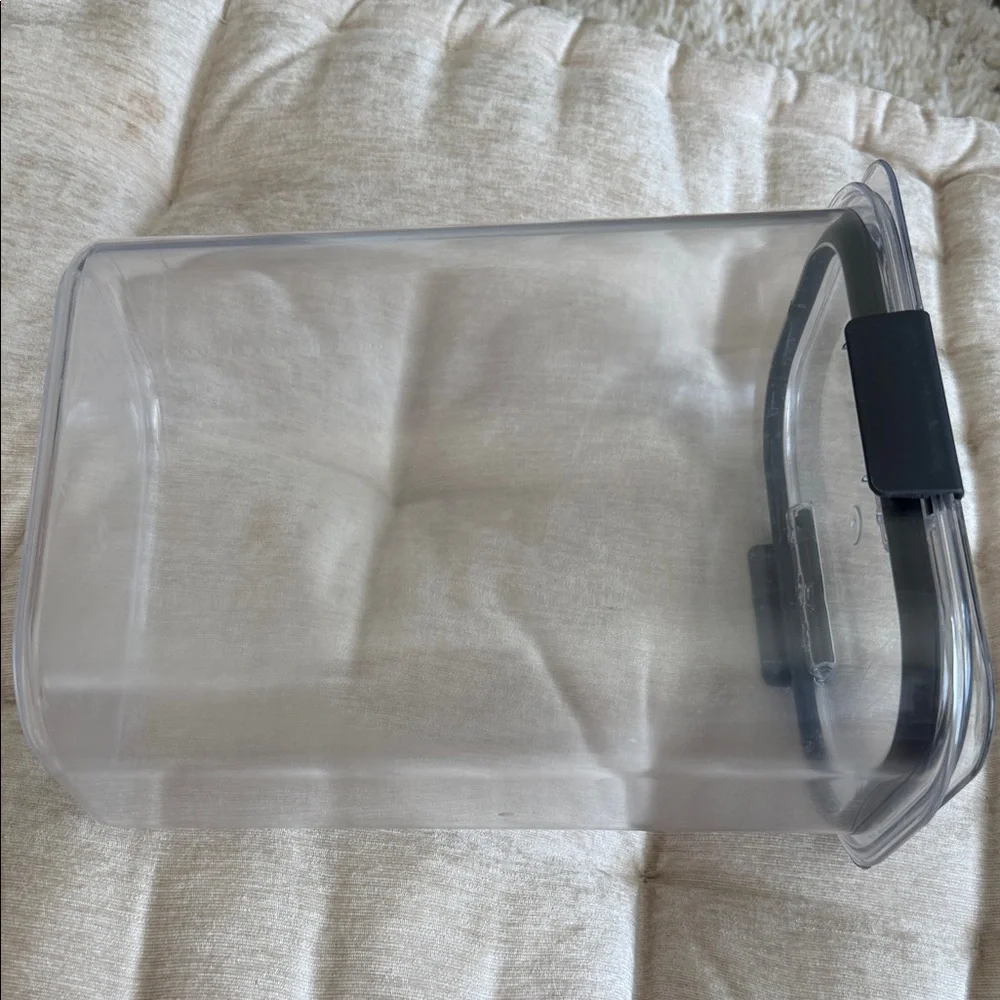 Rubbermaid Clear Food Storage Container 3.7 L